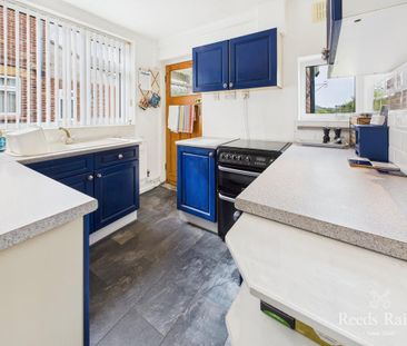 3 bedroom semi-detached house to rent - Photo 6