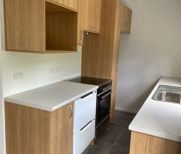Modern 2 Bedroom - with carpark - Photo 2