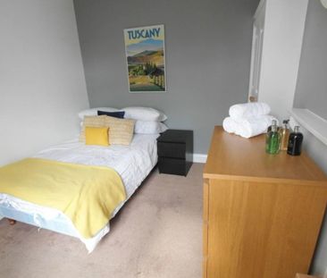 4 bedroom terraced house to rent - Photo 1