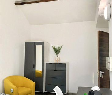 1 bedroom in a house share to rent - Photo 2