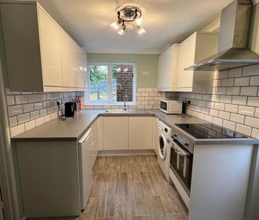 4 bedroom semi-detached house to rent - Photo 6