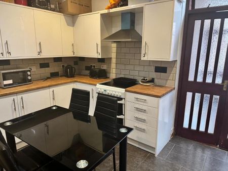 1 bedroom in a house share to rent - Photo 4