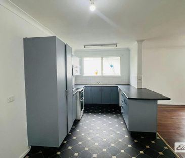 Spacious 5 Bedroom Family Home - Photo 2