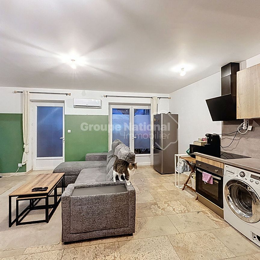 NOVES centre du village, T3 avec cour et place de parking, - Photo 1