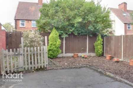 3 bedroom end of terrace house to rent - Photo 5