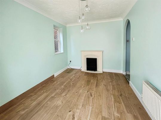 4 bedroom link detached house to rent - Photo 1