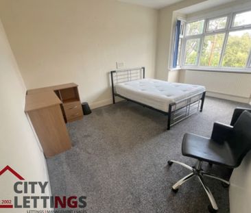 5 Bedroom Semi-Detached House - Photo 3