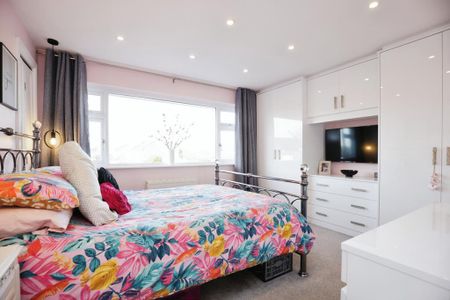 4 bedroom detached house to rent - Photo 5