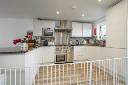 Appleby Close, Twickenham, TW2 - Photo 4