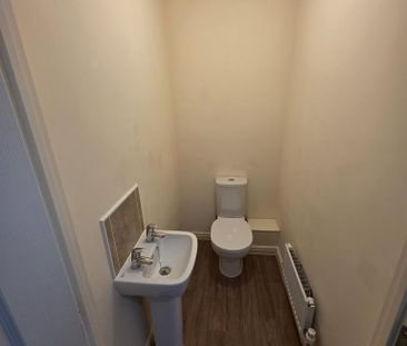 2 bedroom semi-detached house to rent - Photo 3