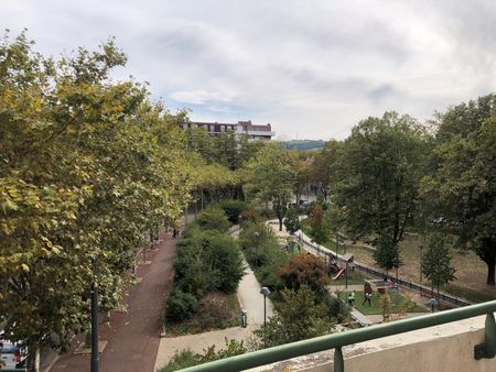 Location Appartement 3 pièces 85m² ST ETIENNE 42000 - Photo 3