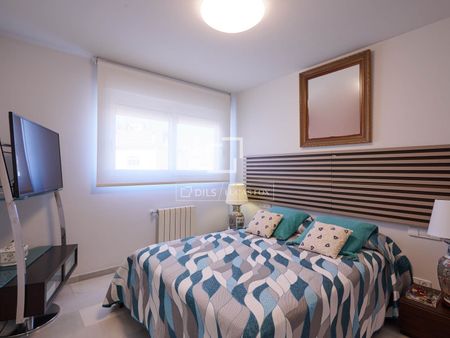 Spectacular apartment to rent in a stately building on Calle Colón - Photo 4