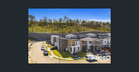 Exceptional New 5 Bedroom Home !! - Photo 2