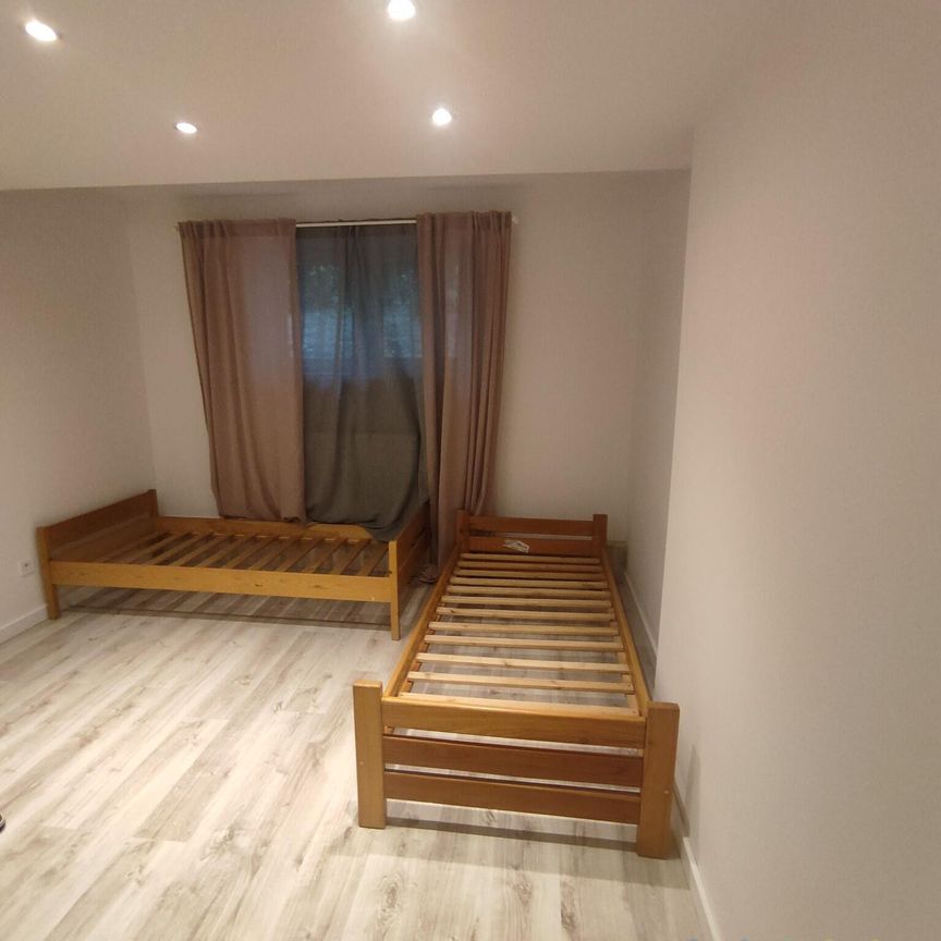 Wyremontowane kapitalnie mieszkanie w suterenie bloku - Zdjęcie 1