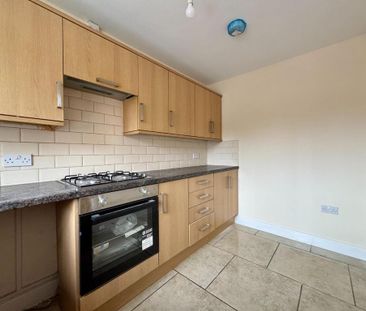 4 bedroom end of terrace house to rent - Photo 3