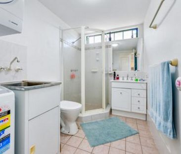 9/152 High Street, Southport - Photo 3