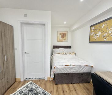 1 bedroom in a house share to rent - Photo 1