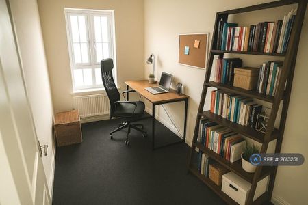 6 bedroom semi-detached house to rent - Photo 2