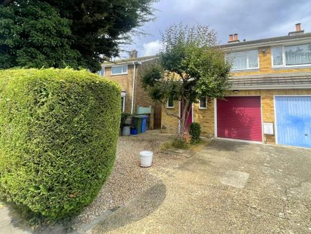 3 bedroom semi-detached house to rent - Photo 3