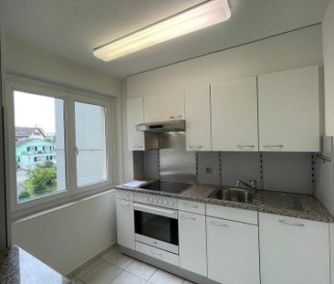 Zentral gelegene Wohnung mit grossem Balkon mit Aussicht - Photo 4