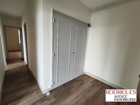 Location Appartement 4 pièces 81m² POITIERS 86000 - Photo 5