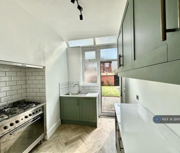 3 bedroom semi-detached house to rent - Photo 5