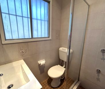 Spacious Family Retreat in Prime Location! - Photo 2