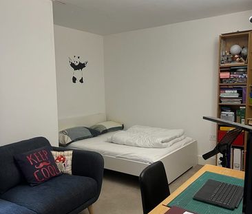 3 Bed Terraced House, Vinery Way, W6 - Photo 1