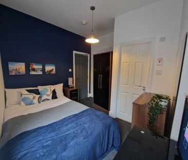 Room in a Shared House, Lower Broughton Road, M7 - Photo 2