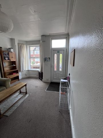 4 bed Mid Terraced House for Rent - Photo 3