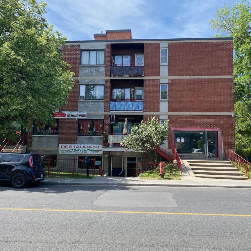 Three-Bedroom, Three-Bathroom (5 1/2) - 4605 4615 Ave Van Horne, Montréal - Photo 2