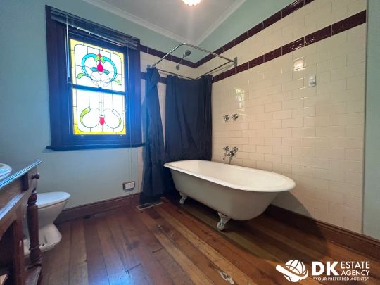 “Comfortable & Convenient Living in the Heart of Sunshine” - Photo 1