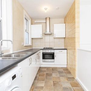 Modern Apartment - Photo 2