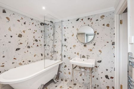 A beautifully presented one-bedroom apartment on a sought-after Pimlico street in Belgravia, SW1V. - Photo 5