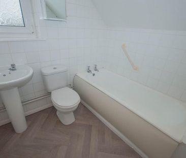 3 bedroom semi-detached bungalow to rent - Photo 5