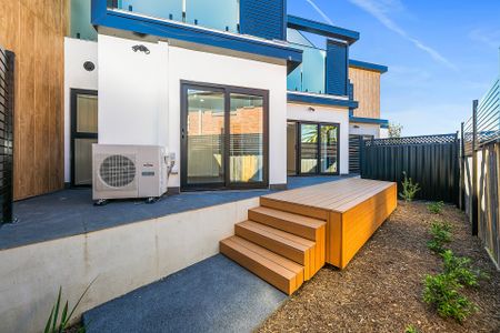 4/2 Howard Court, Clayton - Photo 2