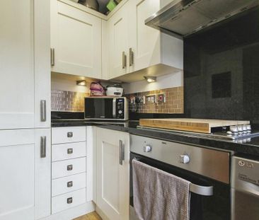 2 bedroom end of terrace house to rent - Photo 4