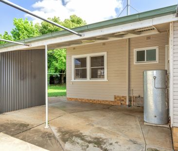 Comfortable Three-Bedroom Home in South Tamworth! - Photo 2