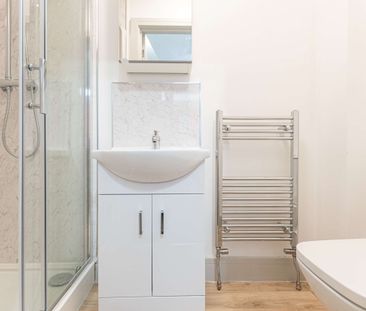 😍 BRAND NEW House Share Available Now! 😍 Room 2 - Photo 5