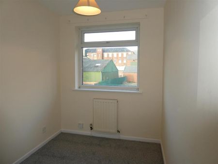 3 bedroom end of terrace house to rent - Photo 3