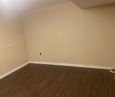 For Lease - 8 Ryecliffe Court, Toronto, Ontario - Photo 5