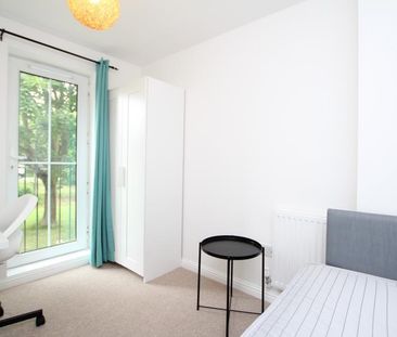 4 bedroom terraced house to rent - Photo 5