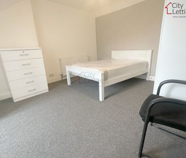 3 Bedroom Mid Terraced House - Photo 6