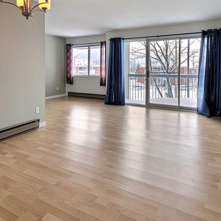 3 1/2 GRAND, lumineux, rénové (LORETTEVILLE) - Photo 4