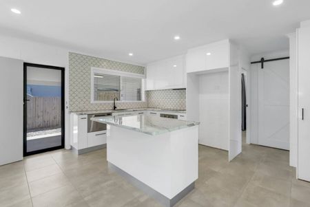 STYLISH LIVING - STAND ALONE RENOVATED DUPLEX - Photo 5