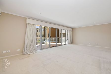 Bright and Spacious Apartment in the Heart of Belconnen - Photo 3