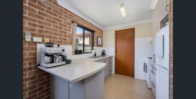 Level Walk to Charlestown Square – Convenient 2 Bedroom Townhouse - Photo 5