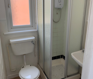 2 bedroom end of terrace house to rent - Photo 6