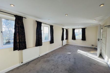 Ascot Road - Photo 2