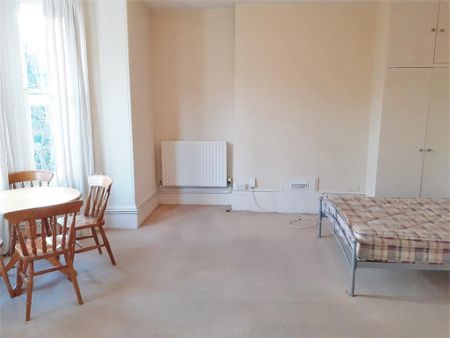 Studio to rent - Photo 2